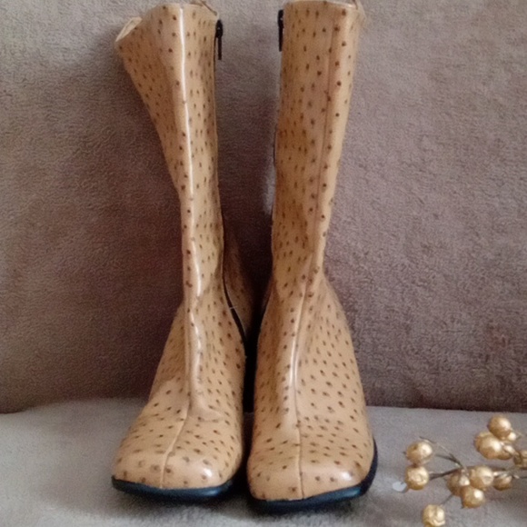 ⭐️ Host Pick ⭐️ Faux Leather Ostrich Print Heeled Boots - Picture 4 of 10
